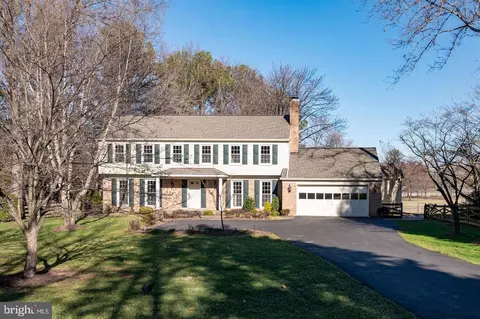 10708 Wynkoop Dr, Great Falls, VA 22066