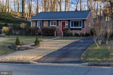 3909 Larchwood Rd, Falls Church, VA 22041