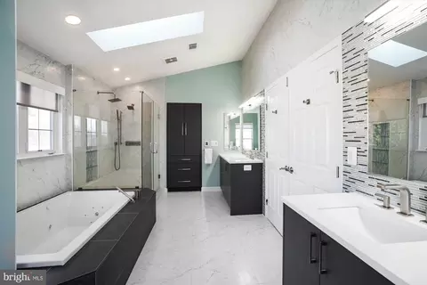 Bath - 14086 Eagle Chase Cir, Chantilly, VA 20151 photo 2 of 5