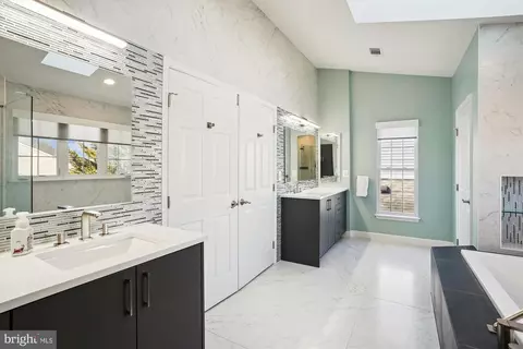 Bath - 14086 Eagle Chase Cir, Chantilly, VA 20151 photo 3 of 5