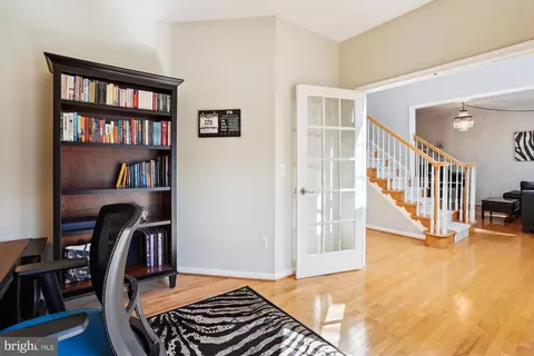 Entry Way - 14086 Eagle Chase Cir, Chantilly, VA 20151 photo 5 of 11