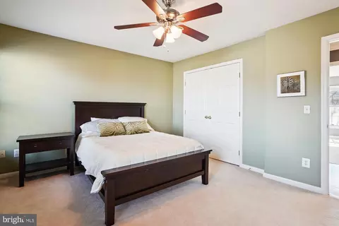 Bedroom - 14086 Eagle Chase Cir, Chantilly, VA 20151 photo 8 of 11