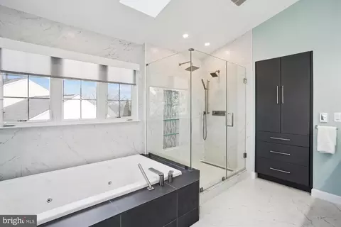 Bath - 14086 Eagle Chase Cir, Chantilly, VA 20151 photo 1 of 5