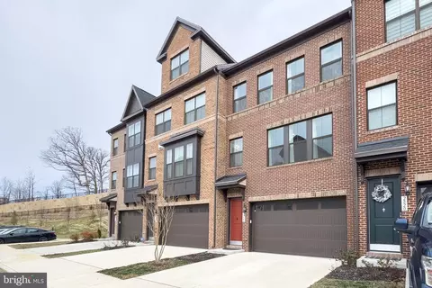 2822 Hokie Ln, Alexandria, VA 22306