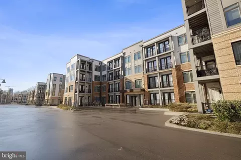 1675 Bandit Loop #305B, Reston, VA 20190 photo 2
