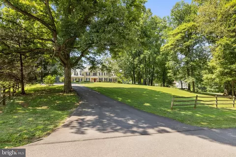 7147 Redlac Dr, Clifton, VA 20124
