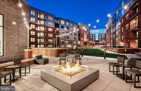 9555 Saintsbury Dr #504, Fairfax, VA 22031