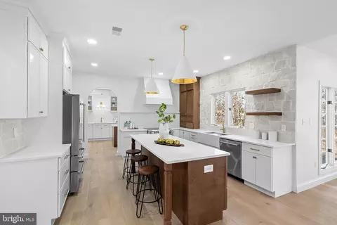 5553 Rockpointe Dr, Clifton, VA 20124