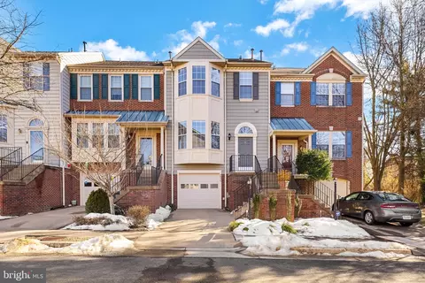 7036 Gatton Sq, Alexandria, VA 22315