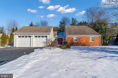 4007 Middle Ridge Dr, Fairfax, VA 22033