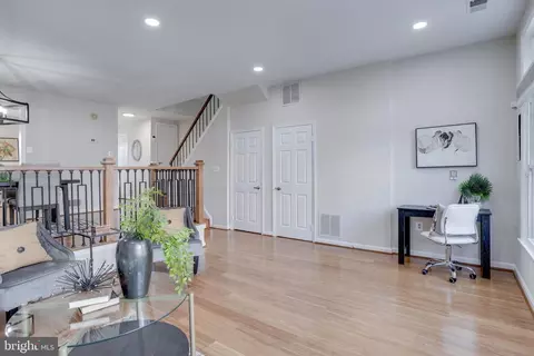 7814 Lake Pleasant Dr, Springfield, VA 22153 photo 4