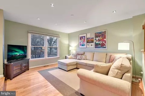 1642 Oak Spring Way, Reston, VA 20190 photo 3