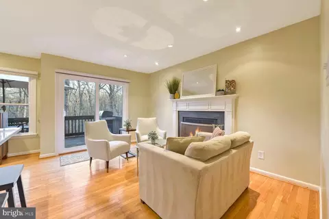 1642 Oak Spring Way, Reston, VA 20190 photo 6