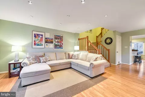 1642 Oak Spring Way, Reston, VA 20190 photo 4