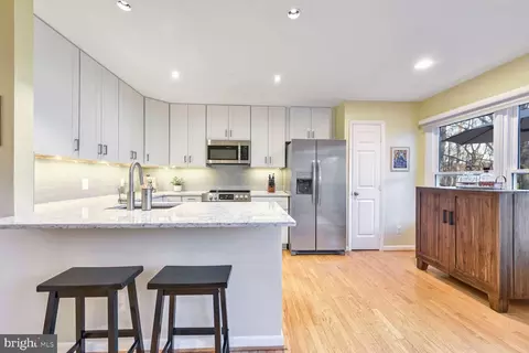 1642 Oak Spring Way, Reston, VA 20190 photo 8