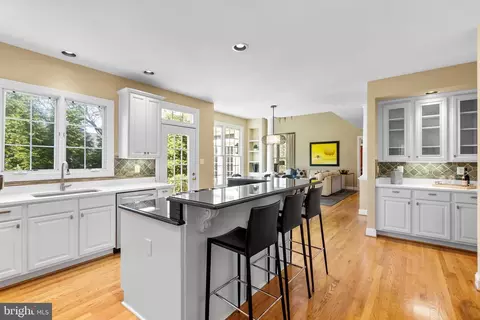 1584 Highland Glen Pl, Mclean, VA 22101 photo 5