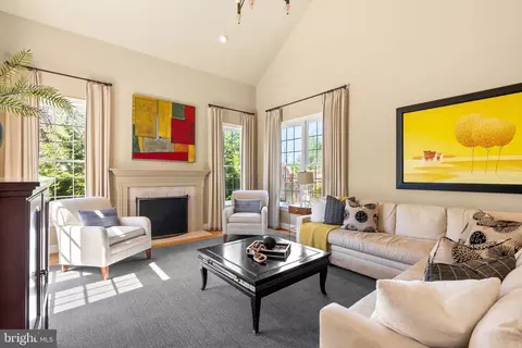 1584 Highland Glen Pl, Mclean, VA 22101 photo 2