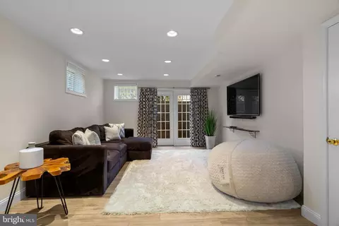 1584 Highland Glen Pl, Mclean, VA 22101 photo 28