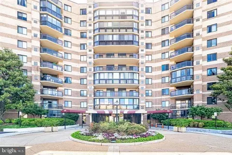 8340 Greensboro Dr #821, Mclean, VA 22102