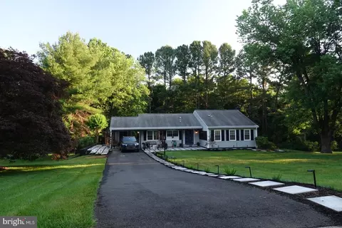 2012 Gunnell Farms Dr, Vienna, VA 22181