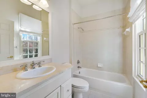 Bath - 1064 Silent Ridge Ct, Mclean, VA 22102 photo 6 of 9
