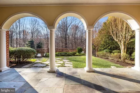 Exterior - 1064 Silent Ridge Ct, Mclean, VA 22102 photo 6 of 11