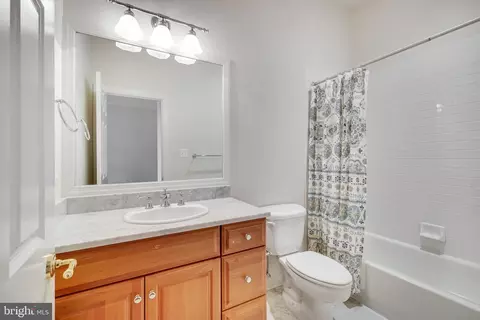 Bath - 1064 Silent Ridge Ct, Mclean, VA 22102 photo 5 of 9