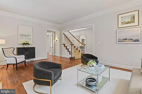 Living - 1064 Silent Ridge Ct, Mclean, VA 22102 photo 2 of 4