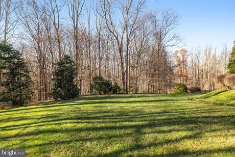 Exterior - 1064 Silent Ridge Ct, Mclean, VA 22102 photo 10 of 11