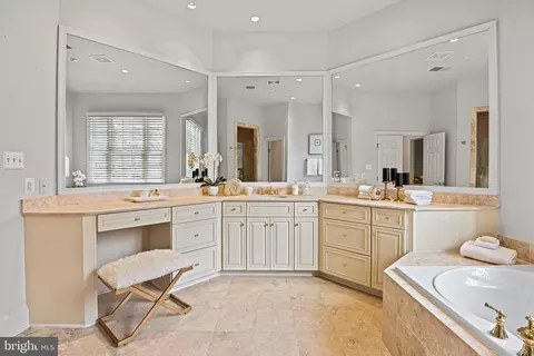Bath - 1064 Silent Ridge Ct, Mclean, VA 22102 photo 1 of 9