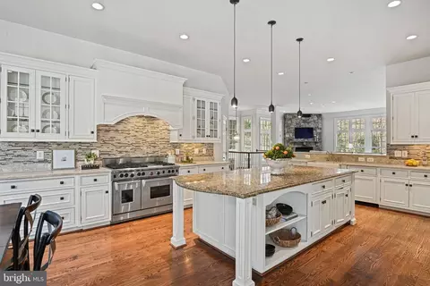 Kitchen - 1064 Silent Ridge Ct, Mclean, VA 22102 photo 2 of 6