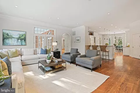 Living - 1064 Silent Ridge Ct, Mclean, VA 22102 photo 3 of 4