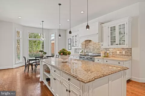 Kitchen - 1064 Silent Ridge Ct, Mclean, VA 22102 photo 5 of 6