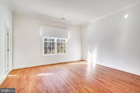 Bedroom - 1064 Silent Ridge Ct, Mclean, VA 22102 photo 4 of 9