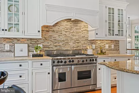 Kitchen - 1064 Silent Ridge Ct, Mclean, VA 22102 photo 6 of 6