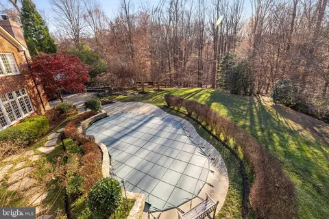 Exterior - 1064 Silent Ridge Ct, Mclean, VA 22102 photo 8 of 11