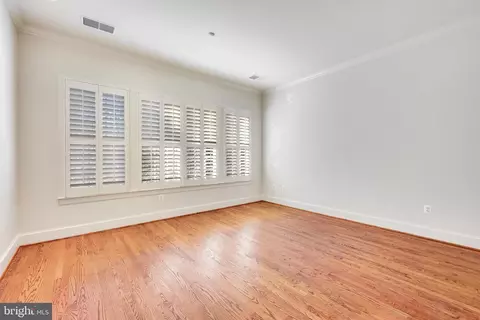 Living - 1064 Silent Ridge Ct, Mclean, VA 22102 photo 4 of 4