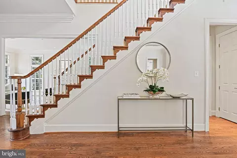 Entry Way - 1064 Silent Ridge Ct, Mclean, VA 22102 photo 2 of 5