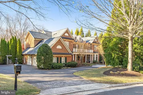 Exterior - 1064 Silent Ridge Ct, Mclean, VA 22102 photo 4 of 11