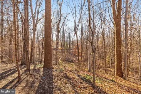 Exterior - 1064 Silent Ridge Ct, Mclean, VA 22102 photo 11 of 11