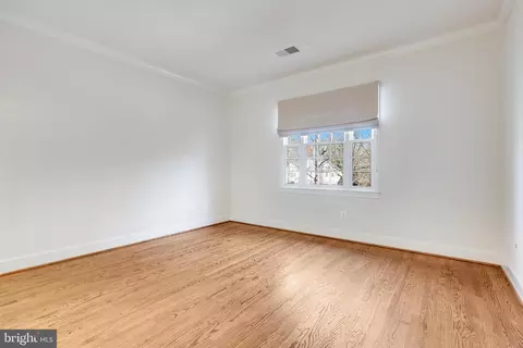 Bedroom - 1064 Silent Ridge Ct, Mclean, VA 22102 photo 6 of 9
