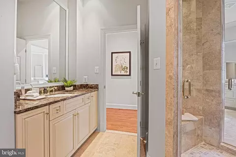 Bath - 1064 Silent Ridge Ct, Mclean, VA 22102 photo 3 of 9