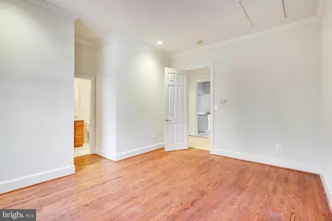 Bedroom - 1064 Silent Ridge Ct, Mclean, VA 22102 photo 3 of 9