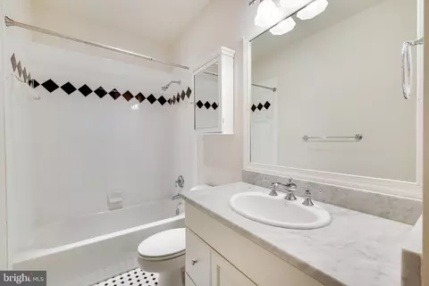 Bath - 1064 Silent Ridge Ct, Mclean, VA 22102 photo 9 of 9