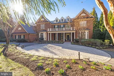Exterior - 1064 Silent Ridge Ct, Mclean, VA 22102 photo 3 of 11