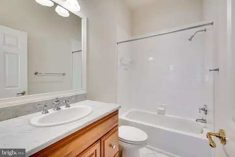 Bath - 1064 Silent Ridge Ct, Mclean, VA 22102 photo 7 of 9