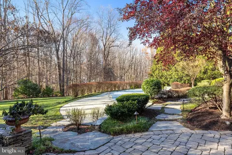 Exterior - 1064 Silent Ridge Ct, Mclean, VA 22102 photo 9 of 11