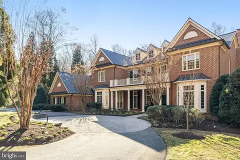 Exterior - 1064 Silent Ridge Ct, Mclean, VA 22102 photo 2 of 11