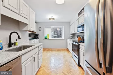 11714 Decade Ct, Reston, VA 20191 photo 9