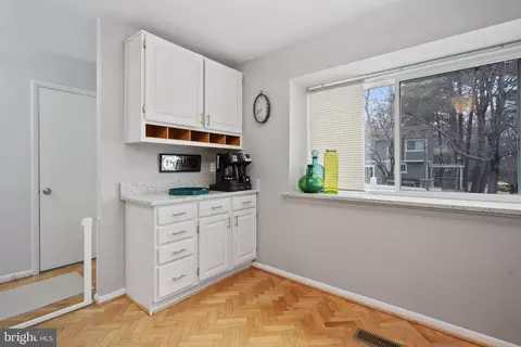 11714 Decade Ct, Reston, VA 20191 photo 8